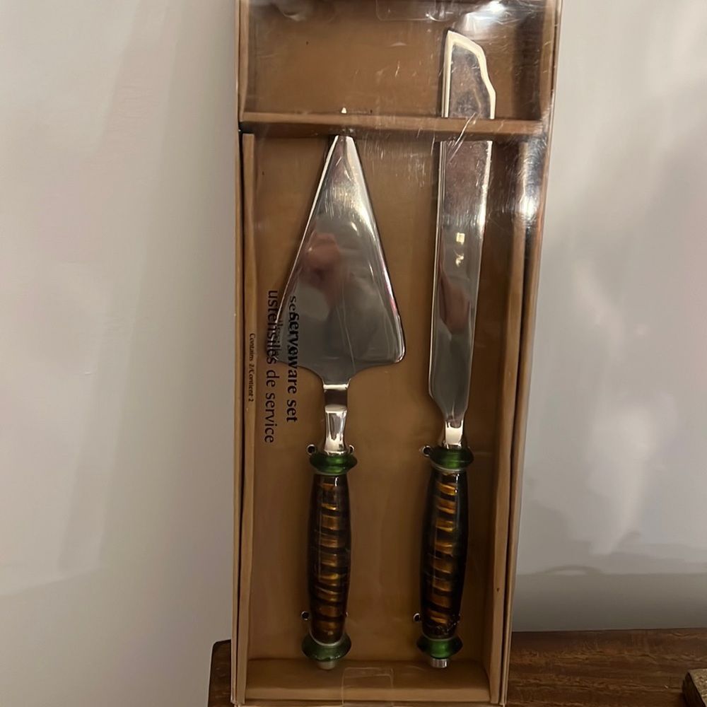 Pier one cake and pie serving set
